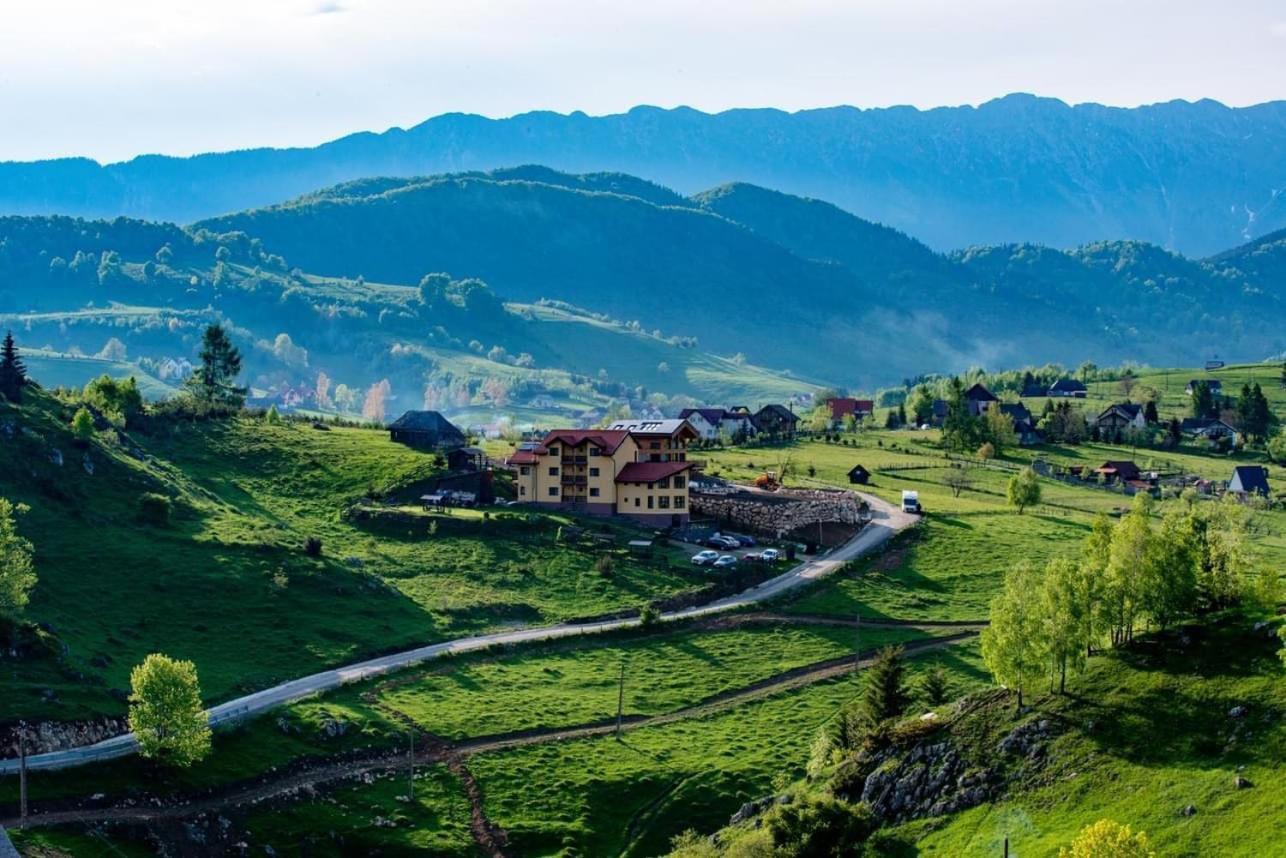 Pensiunea Crai Nou Sirnea Luaran gambar
